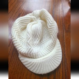 Women's beanie with bill